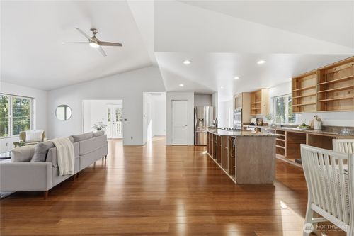 20919 President Point Rd Ne, Kingston, WA, 98346-9176 | Card Image