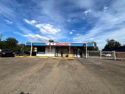 2325 S 4th St, Beaumont, TX, 77701-6607 | Card Image