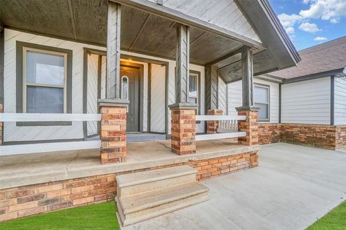 215 S 10th St, Thomas, OK, 73669-8200 | Card Image