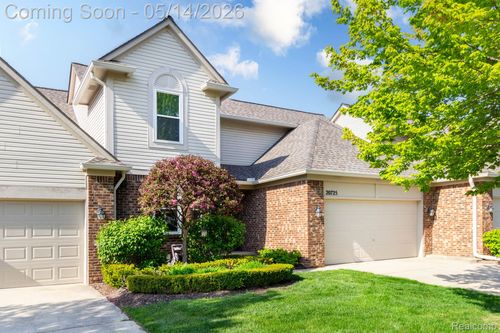 20725 Kenmare Dr, Macomb, MI, 48044-6348 | Card Image