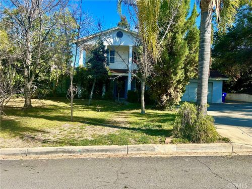35780 Eureka Ave, Yucaipa, CA, 92399-4905 | Card Image