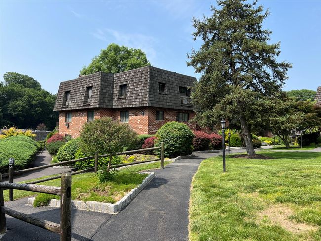 5 - 7 Briarcliff Dr S, Condo with 2 bedrooms, 2 bathrooms and 1 parking in Ossining NY | Image 6