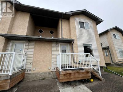 225 - 10150 121 Ave, Townhouse with 3 bedrooms, 3 bathrooms and 2 parking in Grande Prairie AB | Image 1