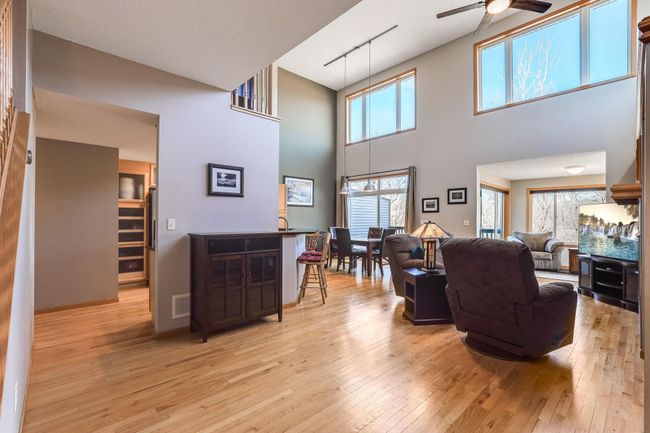 587 Crane Creek Ln, Townhouse with 3 bedrooms, 4 bathrooms and null parking in Eagan MN | Image 4