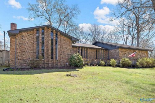 400 Crescent Dr Sw, Hartselle, AL, 35640-3825 | Card Image