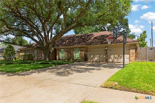 205 Merlin St, Victoria, TX, 77904-1804 | Card Image