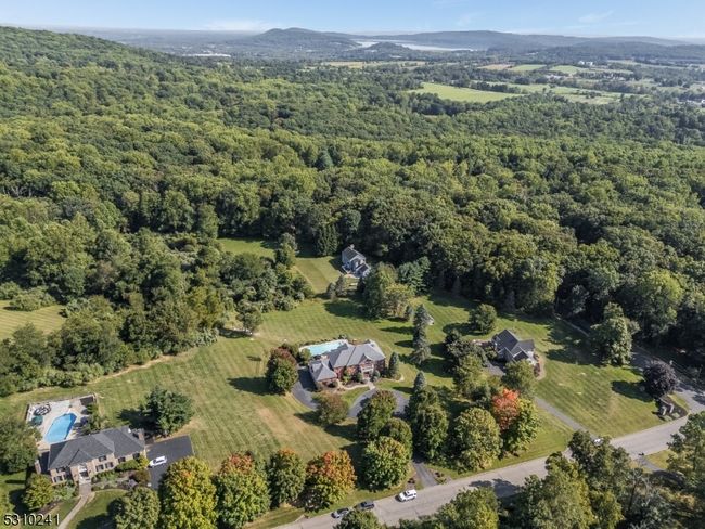 4 Hook Mountain Dr, House other with 5 bedrooms, 4 bathrooms and null parking in Annandale NJ | Image 6