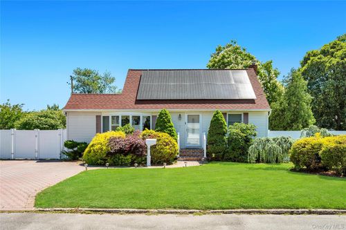 8 Wantagh Ave, East Islip, NY, 11730-1217 | Card Image