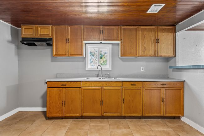 1560 Roadrunner Trl, House other with 3 bedrooms, 2 bathrooms and null parking in Riesel TX | Image 10