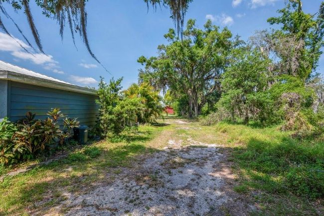 11015 S County Road 39, House other with 4 bedrooms, 2 bathrooms and null parking in Lithia FL | Image 30