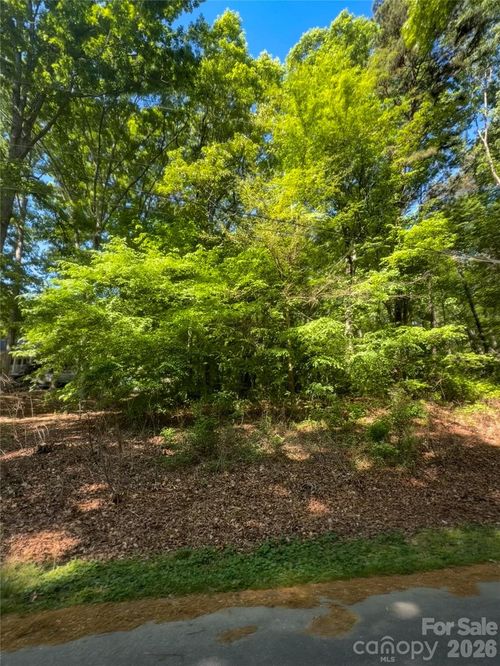 8793 Peninsula Dr, Terrell, NC, 28682-9795 | Card Image