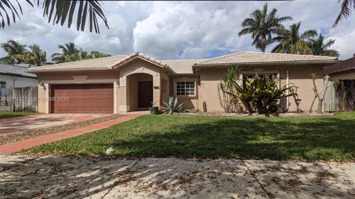 8929 Nw 165th Ter, Miami Lakes, FL, 33018-6197 | Card Image
