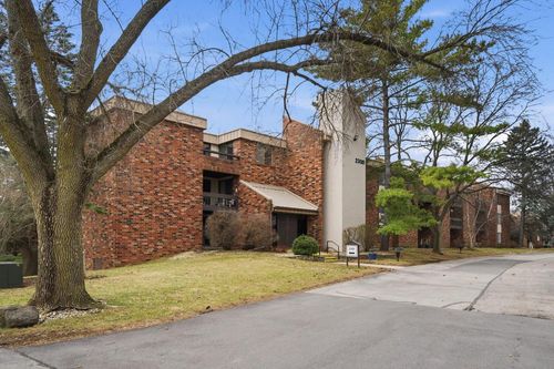 340-2300 W Good Hope Road, GLENDALE, WI, 53209 | Card Image