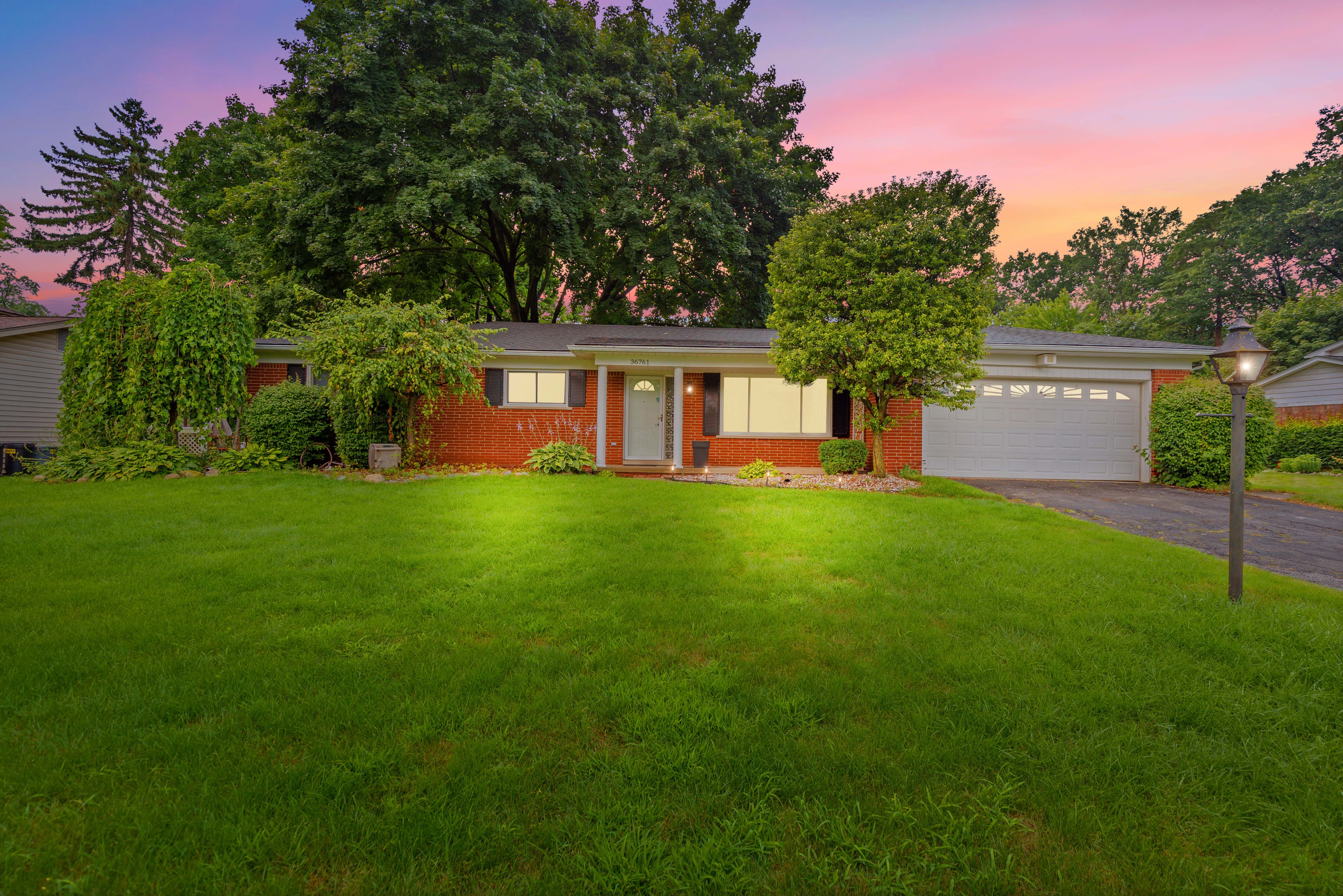 Millbrook Ct, Clinton Township, MI 48035