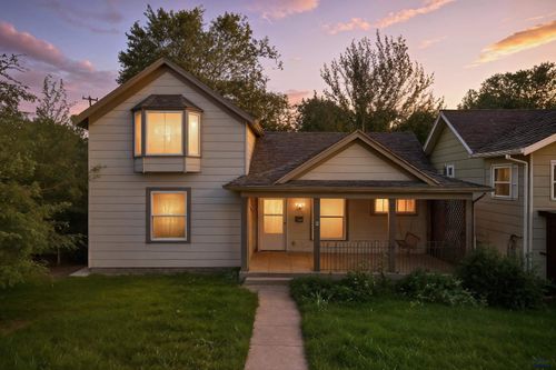 1027 12th St, Rapid City, SD, 57701-2527 | Card Image