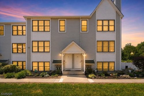 52-52 Burlington Ct, Hamburg, NJ, 07419-1323 | Card Image