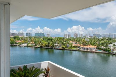 Panoramic views towards Surfside and the Ocean. | Image 3