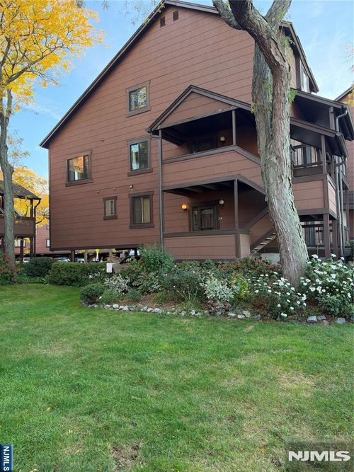 99 Sandpiper Ky, Secaucus, NJ, 07094-2209 | Card Image