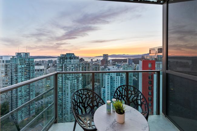 4004 - 1189 Melville Street, Condo with 2 bedrooms, 2 bathrooms and 2 parking in Vancouver BC | Image 32