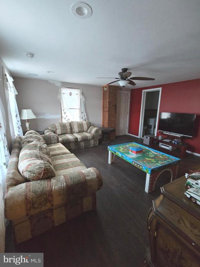 338 East Ave, House other with 4 bedrooms, 2 bathrooms and null parking in MOUNT CARMEL PA | Image 17