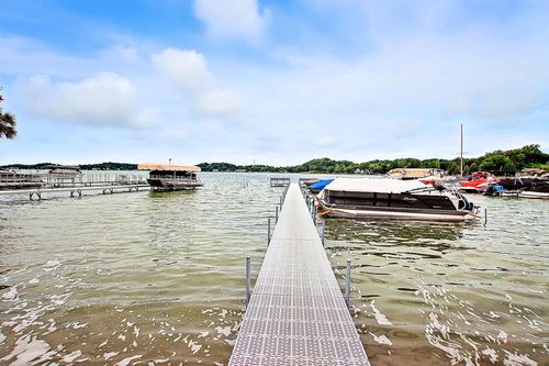 624 Lake St, Twin Lakes, WI, 53181-9327 | Card Image