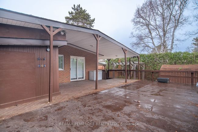 84 Frontenac Cres, House other with 5 bedrooms, 3 bathrooms and 4 parking in Deep River ON | Image 37