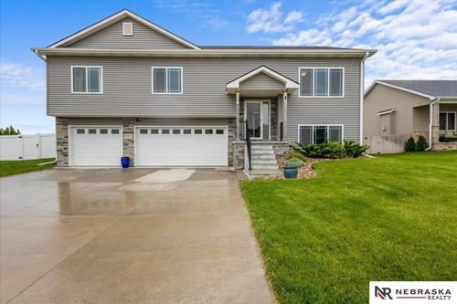 9767 Napa Ridge Dr, Lincoln, NE, 68526-9229 | Card Image