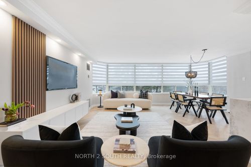 304-7 Townsgate Dr, Vaughan, ON, L4J7Z9 | Card Image