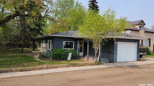 4906 52nd St, Macklin, SK, S0L2C0 | Card Image