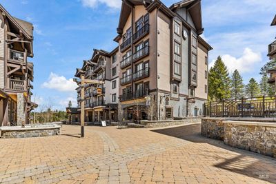 406 - 720 Village Drive, Condo with 1 bedrooms, 1 bathrooms and 1 parking in Donnelly ID | Image 1