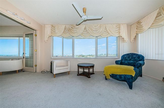 Florida room | Image 22