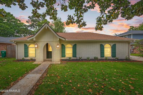 106 Seattle St, Lafayette, LA, 70506-6074 | Card Image