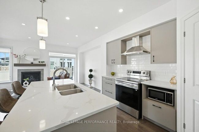 665 Cordelette Cir, House attached with 3 bedrooms, 3 bathrooms and 4 parking in Orleans ON | Image 12
