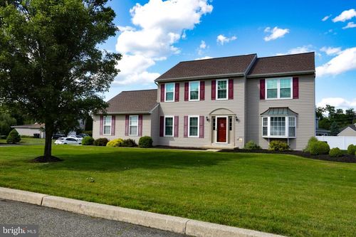 102 Noble Ln, GILBERTSVILLE, PA, 19525-8847 | Card Image