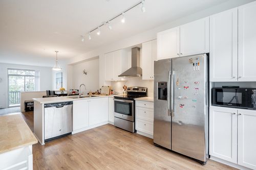 76-8476 207a St, Langley, BC, V2Y0S6 | Card Image
