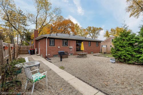 30559 Fairfax St, Southfield, MI, 48076-1588 | Card Image