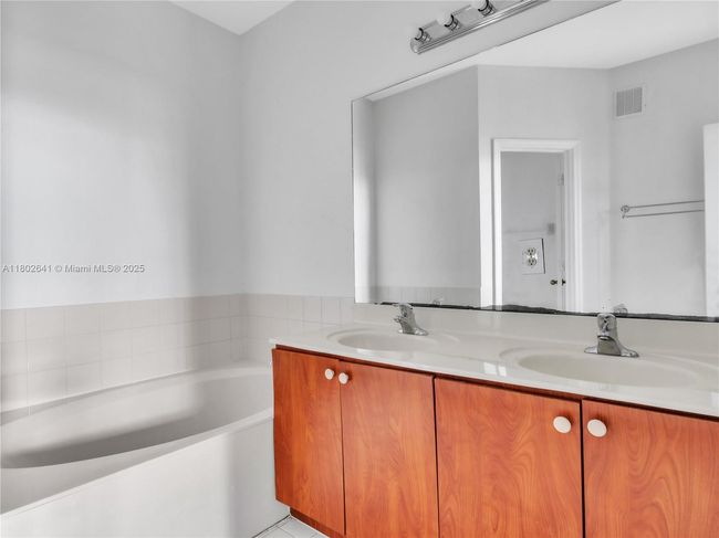 16628 Sw 47 Th Ter, Townhouse with 3 bedrooms, 3 bathrooms and null parking in Miami FL | Image 13