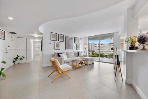 apt-515-100 Golden Isles Dr, Hallandale Beach, FL, 33009-5824 | Card Image