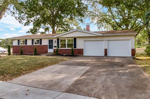 1580 Queens Dr, Florissant, MO, 63031-3823 | Card Image