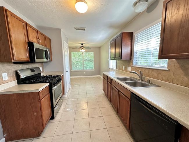 2827 Cypress Island Dr, House other with 4 bedrooms, 2 bathrooms and 2 parking in Houston TX | Image 5