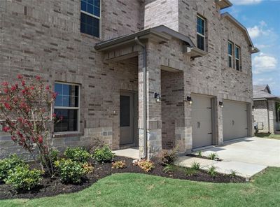 Covered front porch | Image 3