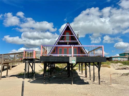 527 Beach Front Dr, Surfside Beach, TX, 77541-8205 | Card Image