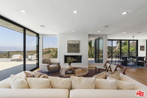 3632 Beverly Ridge Dr, Sherman Oaks, CA, 91423-4510 | Card Image