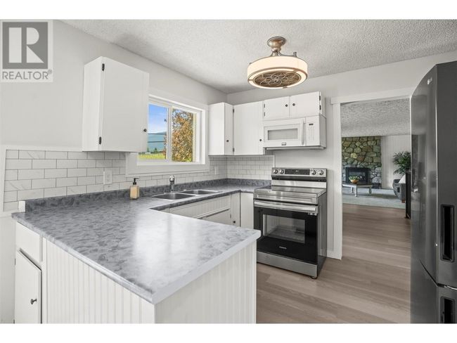 7708 Coldstream Creek Rd, House other with 4 bedrooms, 3 bathrooms and 2 parking in Coldstream BC | Image 7