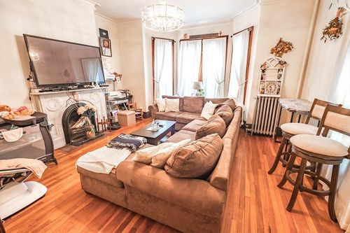 1f-4 Hovey St, Newton, MA, 02458-1515 | Card Image