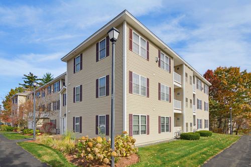 129-6 Crestview Cir, Londonderry, NH, 03053-2482 | Card Image