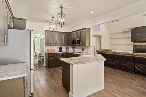 109 Enchanted Dr, Enchanted Oaks, TX, 75156-9002 | Card Image