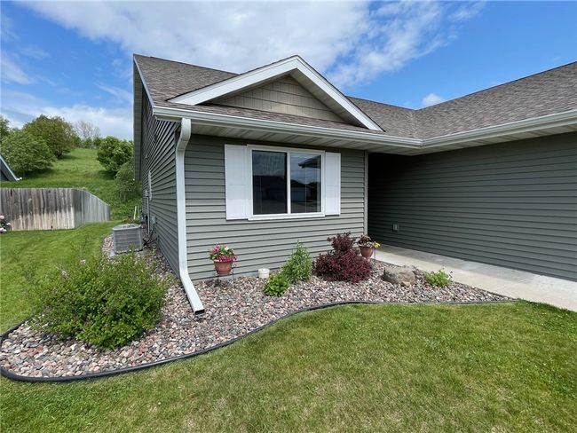 Tasteful landscaping! | Image 26