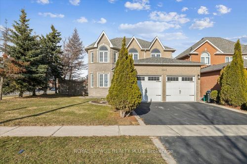 3561 Old Orchard Park Dr, Mississauga, ON, L5B4E3 | Card Image