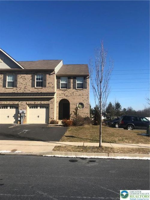 284 Milkweed Dr, ALLENTOWN, PA, 18104-8210 | Card Image